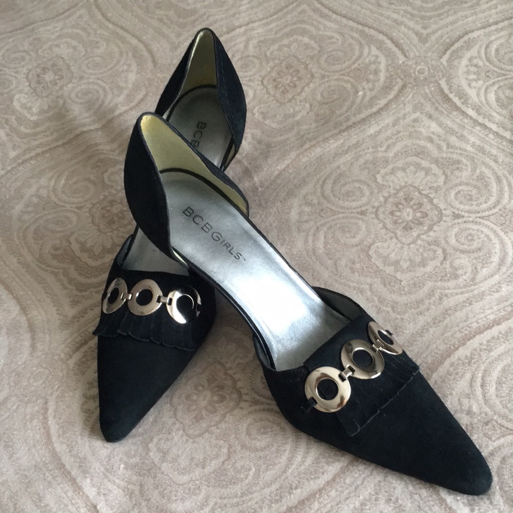 BCBG KITTEN HEELS WITH OPEN VAMP/FRINGE/SILVER ACCENTS SUEDE LEATHER CLASSIC!